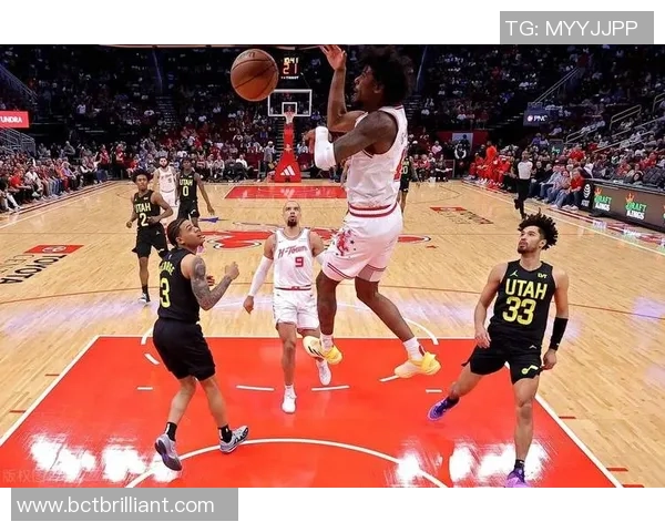 火箭与爵士在2019季后赛第五场的激烈对决回顾与分析